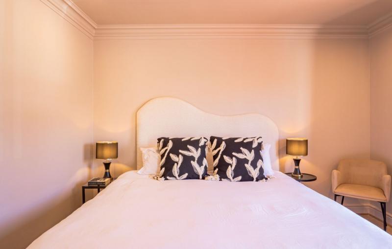 1 Bedroom Property for Sale in Sea Point Western Cape